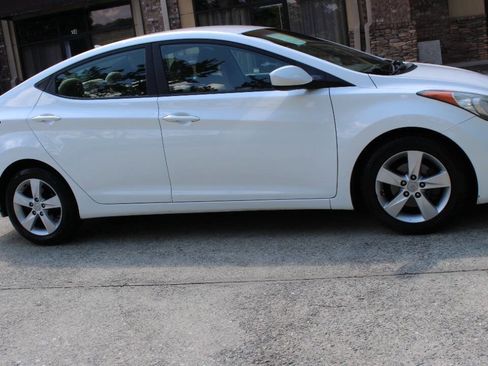 Used 2013 Hyundai Elantra GLS w/ Preferred Pkg image 7