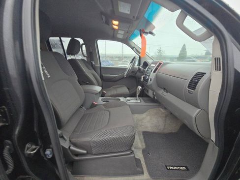 Used 2012 Nissan Frontier SV image 11