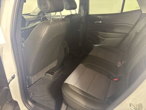 Used 2025 Chevrolet Trax LT w/ Driver Confidence Package FWD image 17