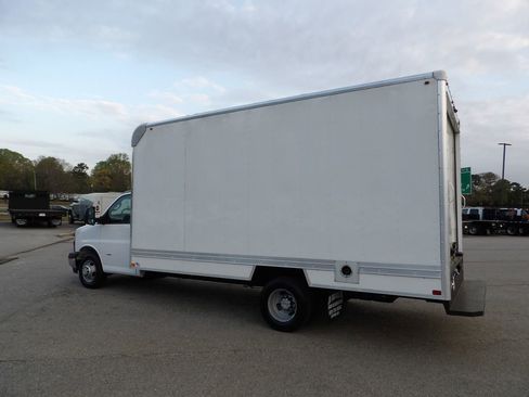 Used 2021 Chevrolet Express 3500 w/ Power Convenience Package image 4