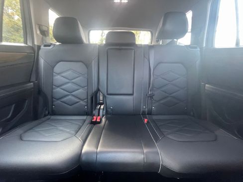 Used 2025 Volkswagen Atlas SE image 34