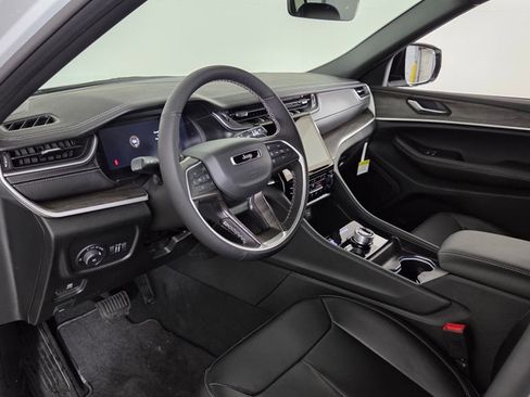 New 2025 Jeep Grand Cherokee L Limited image 14