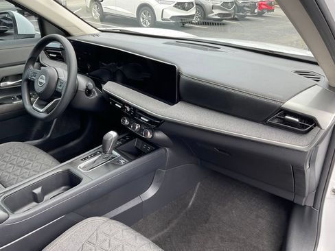 Used 2025 Nissan Kicks SV FWD image 18