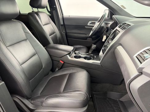 Used 2015 Ford Explorer XLT w/ Equipment Group 202A image 30