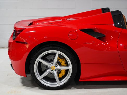 Used 2017 Ferrari 488 Spider RWD image 21