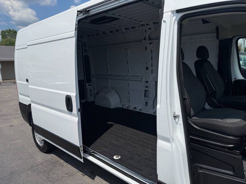Used 2023 RAM ProMaster 2500 FWD image 8