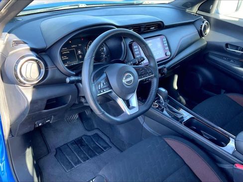 Used 2023 Nissan Kicks SR image 18