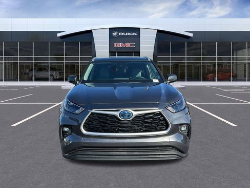 Used 2022 Toyota Highlander XLE AWD/4WD image 8