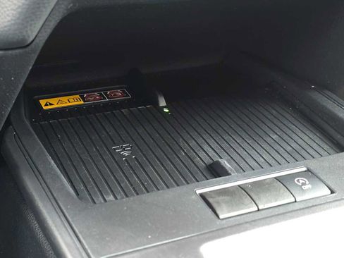 Used 2026 Toyota Corolla Cross LE AWD/4WD image 31