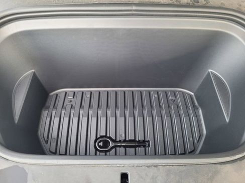 Used 2023 Tesla Model Y Long Range image 20