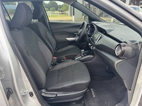 Used 2019 Nissan Kicks SV FWD image 19