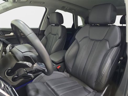 Used 2023 Audi Q5 2.0T Prestige w/ Prestige Package image 18