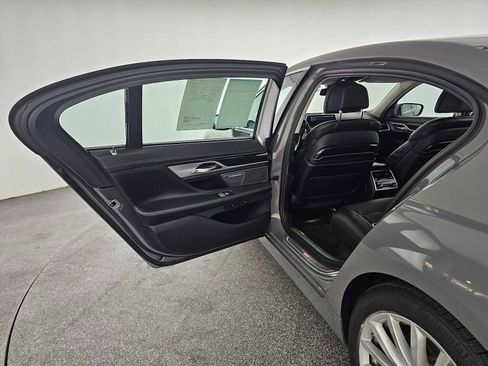 Used 2020 BMW 745e xDrive AWD/4WD image 15