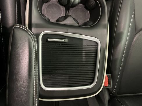 Used 2024 Chrysler Pacifica Touring-L image 22