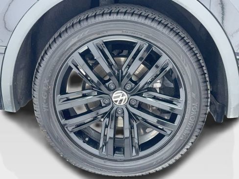 Used 2022 Volkswagen Tiguan SE R-Line FWD image 17