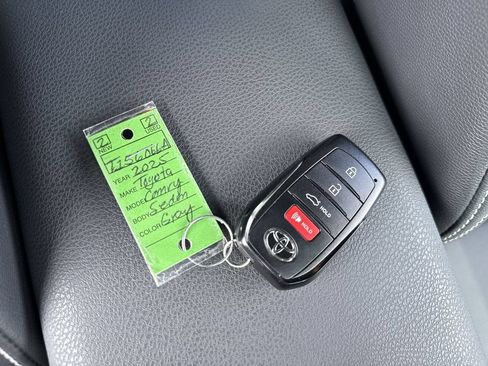 Used 2025 Toyota Camry SE FWD image 32