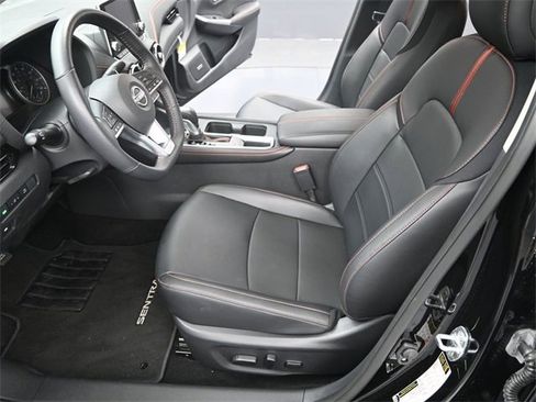 Used 2025 Nissan Sentra SR w/ SR Premium Package image 14