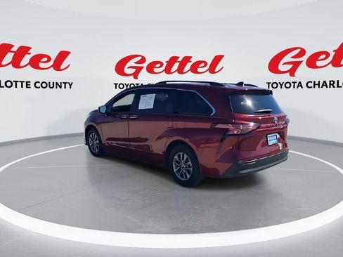 Certified 2021 Toyota Sienna XLE image 6