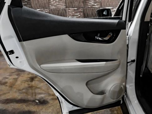 Used 2019 Nissan Rogue Sport SV w/ Technology Package FWD image 36