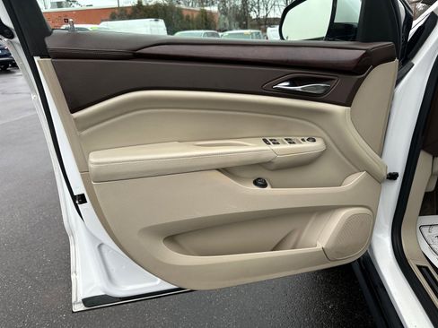 Used 2011 Cadillac SRX Luxury image 19