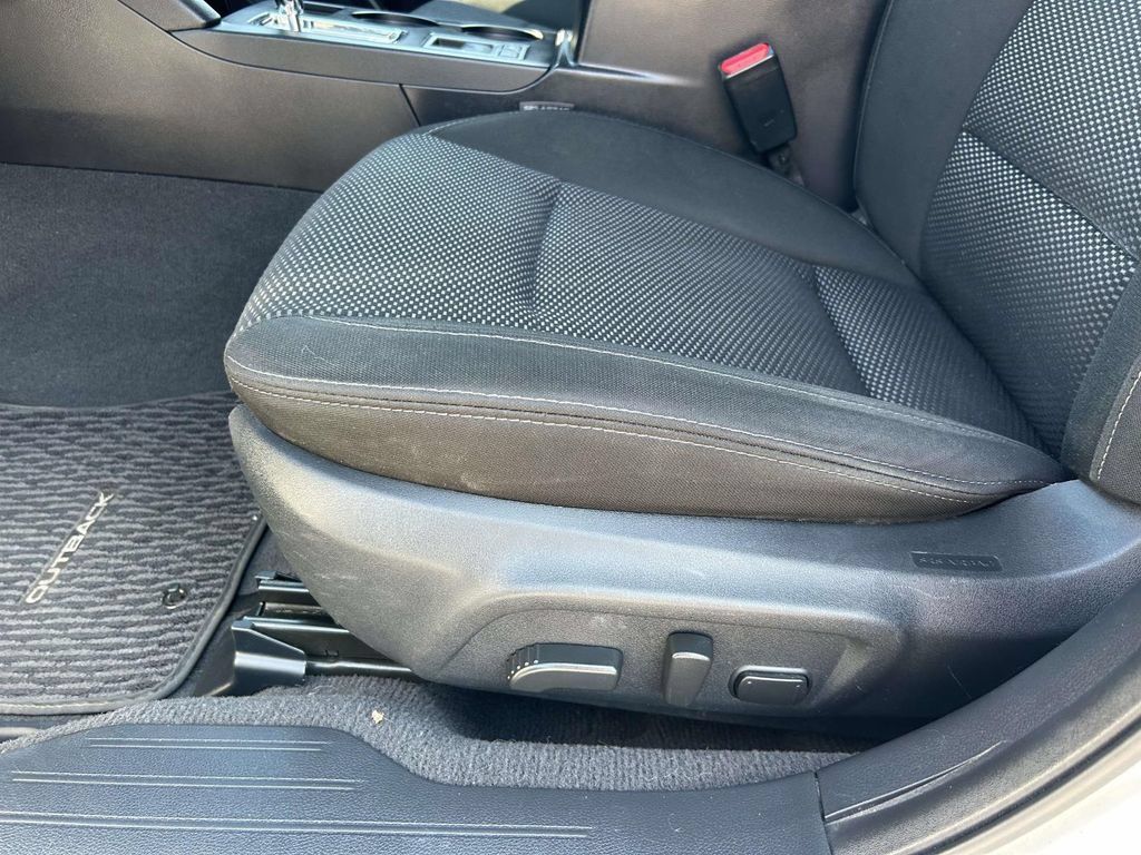 Used 2017 Subaru Outback 2.5i Premium AWD/4WD image 18