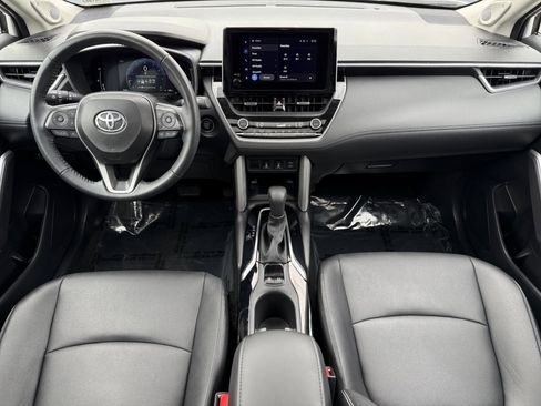 Used 2024 Toyota Corolla Cross XLE image 11