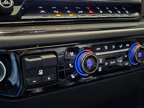 Used 2022 Chevrolet Silverado 1500 ZR2 w/ Technology Package image 32