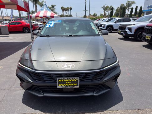 Used 2024 Hyundai Elantra Limited FWD image 3