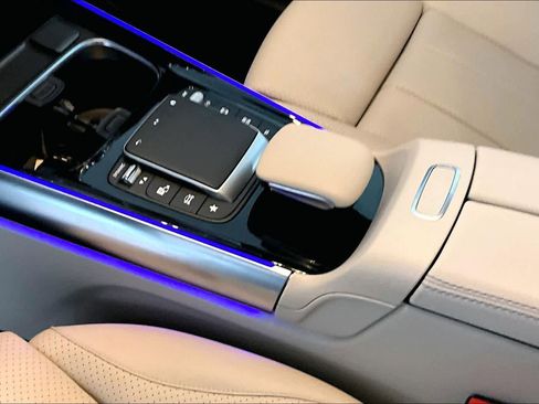 Used 2021 Mercedes-Benz GLA 250 4MATIC image 15