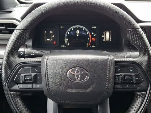 Certified 2025 Toyota Tacoma SR5 AWD/4WD image 18