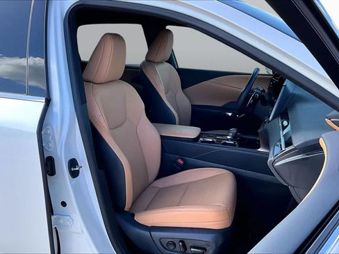 Used 2025 Lexus RX 350 FWD w/ Technology Package image 9