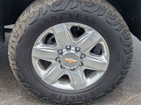 Used 2022 Chevrolet Silverado 2500 LTZ AWD/4WD image 11