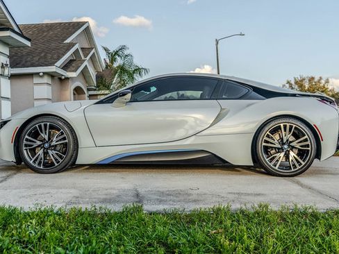 Used 2016 BMW i8 image 1