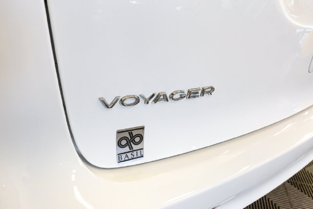Used 2022 Chrysler Voyager LX FWD image 9