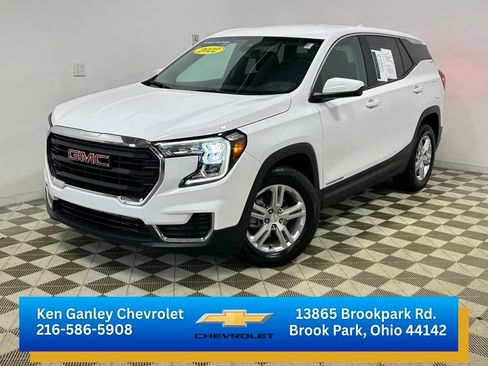 Certified 2022 GMC Terrain SLE w/ LPO, Floor Liner Package FWD image 1