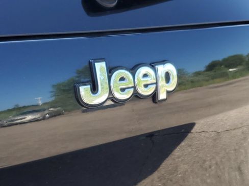 Used 2015 Jeep Cherokee Sport FWD image 27