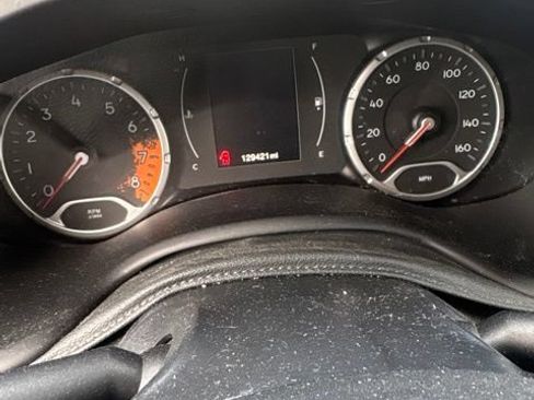 Used 2016 Jeep Renegade Latitude FWD image 63