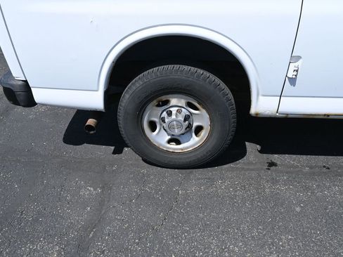 Used 2014 Chevrolet Express 3500 RWD image 16