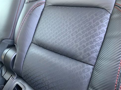 New 2024 Jeep Gladiator Rubicon w/ Technology Group image 31