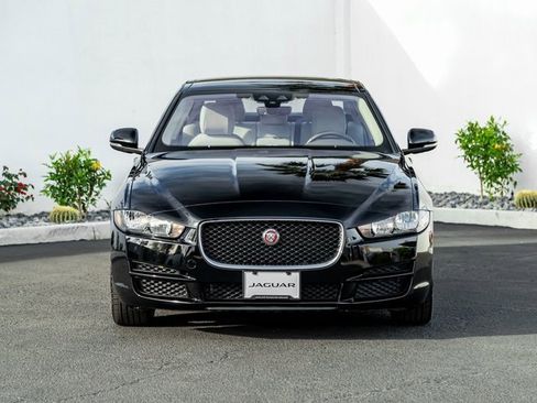Used 2019 Jaguar XE Premium image 3