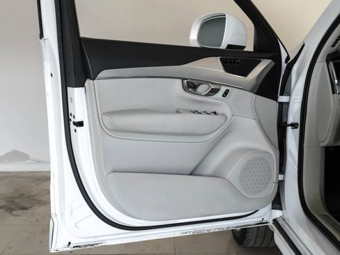 Used 2017 Volvo XC90 T6 Momentum w/ Vision Package image 45