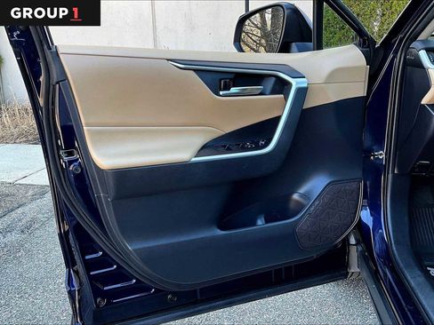 Used 2021 Toyota RAV4 XLE w/ Convenience Package image 22