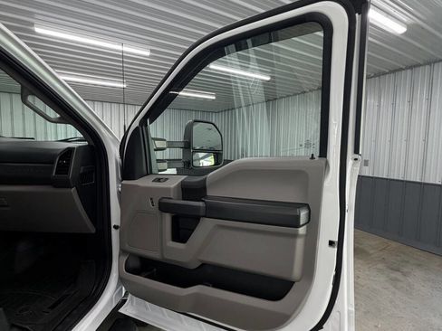 Used 2021 Ford F550 4x4 Regular Cab Super Duty image 31