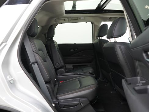 Used 2023 Nissan Pathfinder SL w/ SL Premium Package image 12