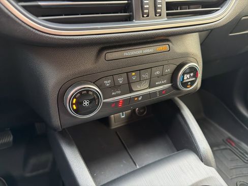 Used 2020 Ford Escape SEL image 32