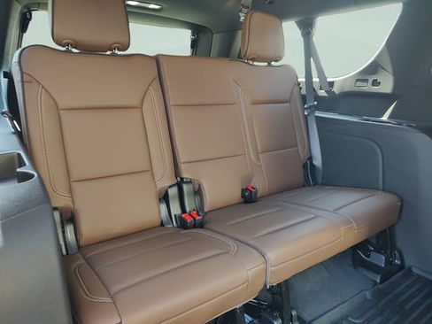 Used 2026 Chevrolet Suburban High Country AWD/4WD image 31
