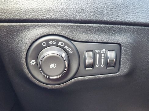 Used 2019 Jeep Compass Latitude image 22