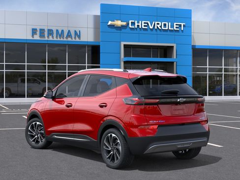 Used 2023 Chevrolet Bolt EUV Premier w/ Super Cruise Package FWD image 3