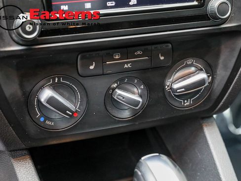 Used 2017 Volkswagen Jetta SE image 35