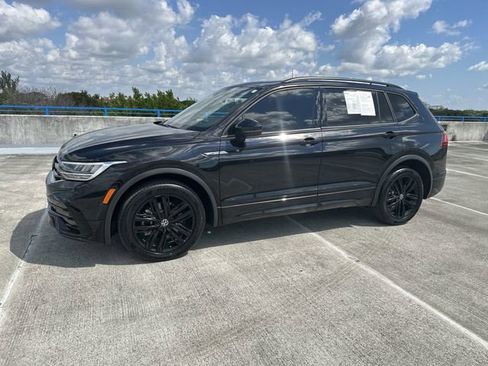 Used 2022 Volkswagen Tiguan SE R-Line image 21